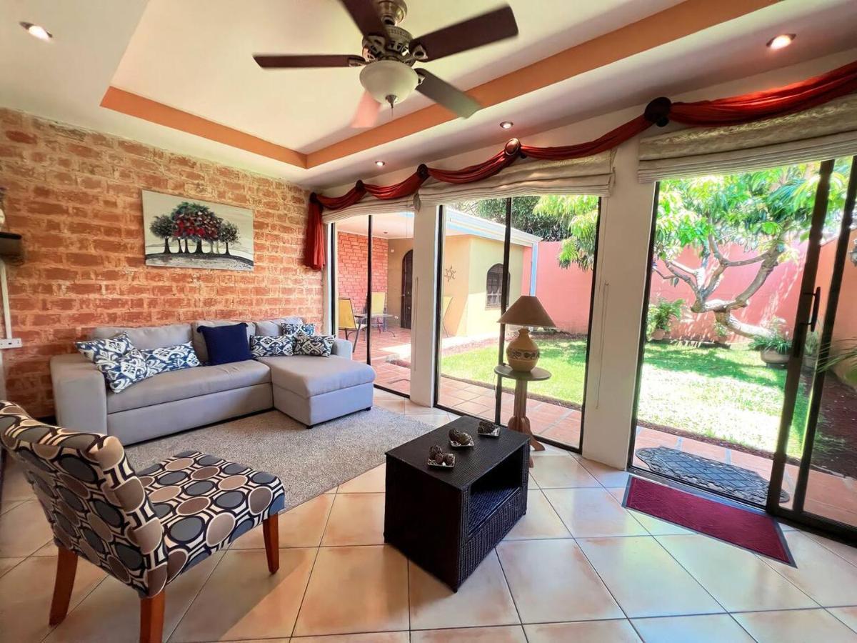 Beautiful Home W/ Backyard, Ac - Close To Airport Brasil Exteriör bild